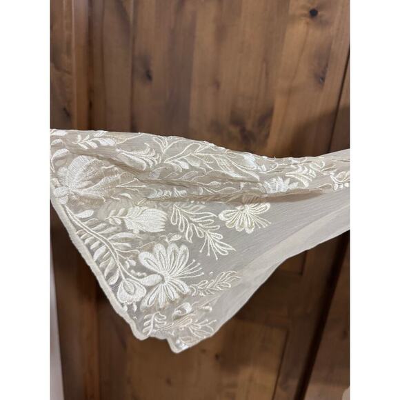 Floral embroidered mesh top with tie neck and bell sleeves. Preowned No size Tag - Picture 5 of 6